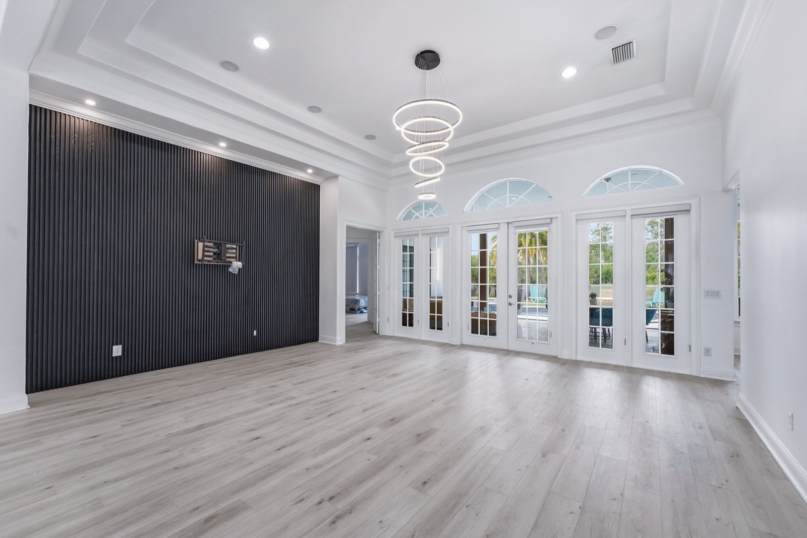 Living room before virtual staging